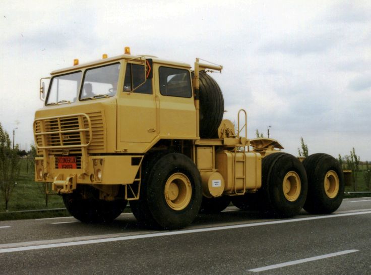3f223fa652a696a2a7fa146ae7295ebd--semi-trucks-old-trucks.jpg