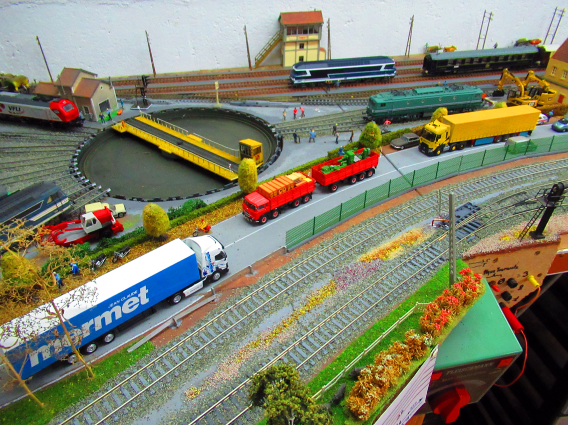 Sortie de la ville, coté Ouest, la route n'est pas large, les routiers doivent être prudents