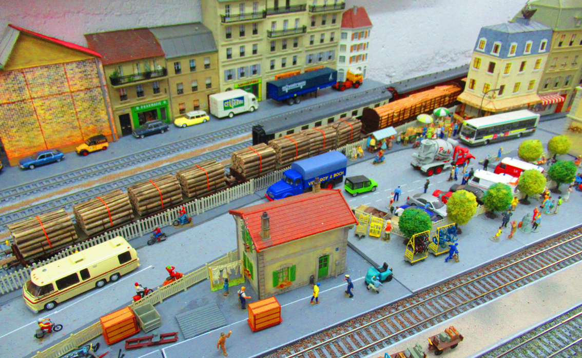 Entrée de la ville avec son mini marché