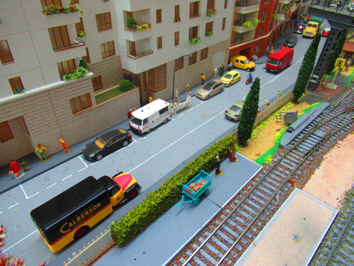 Versla sortie de la ville coté ouest. Une ambulance est garée devant la clinique "Les Fadas" ou l'on vient d’amener le nouveau trésorier d'Autho 87 atteint d'un crise aiguë de comptabilite (Pas dangereuse mais peut atteindre le cerveau et plus rarement une tremblilite du sexe