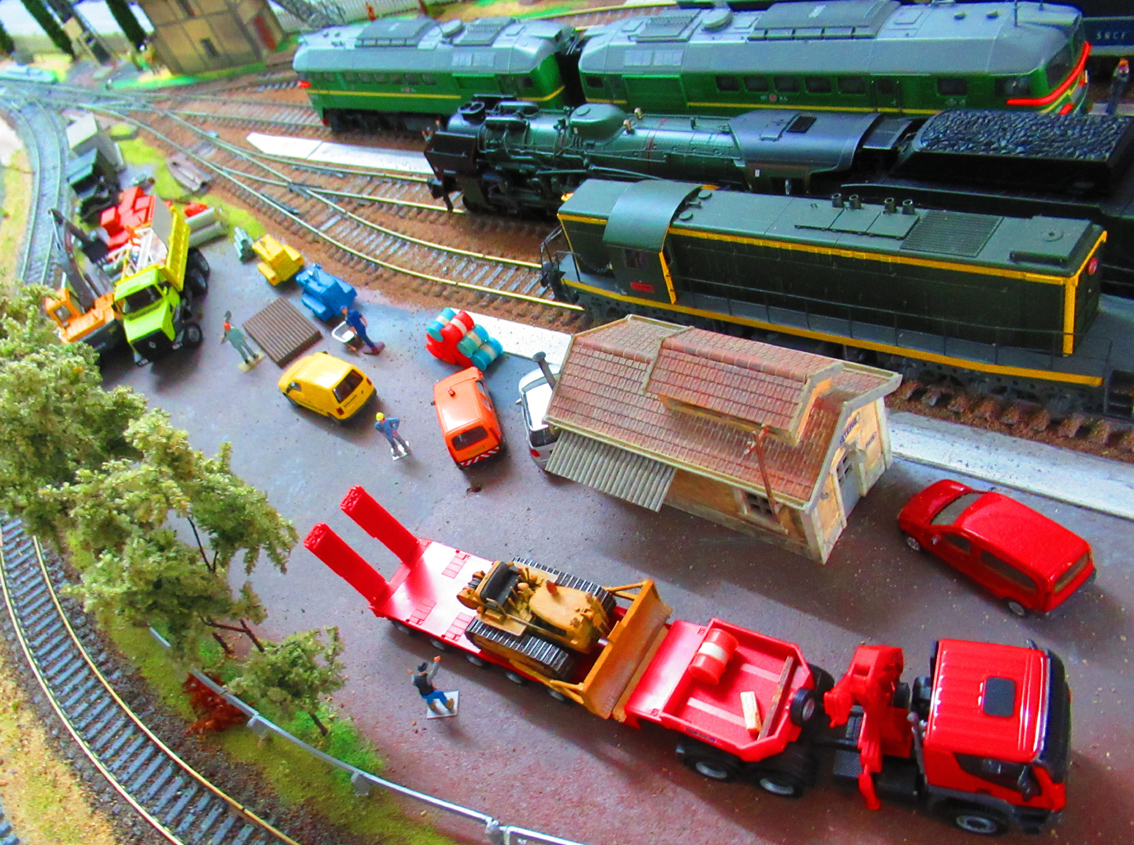 Petite entreprise de TP et annexe du dépôt. FIN de la visite de la principale artère de la ville.