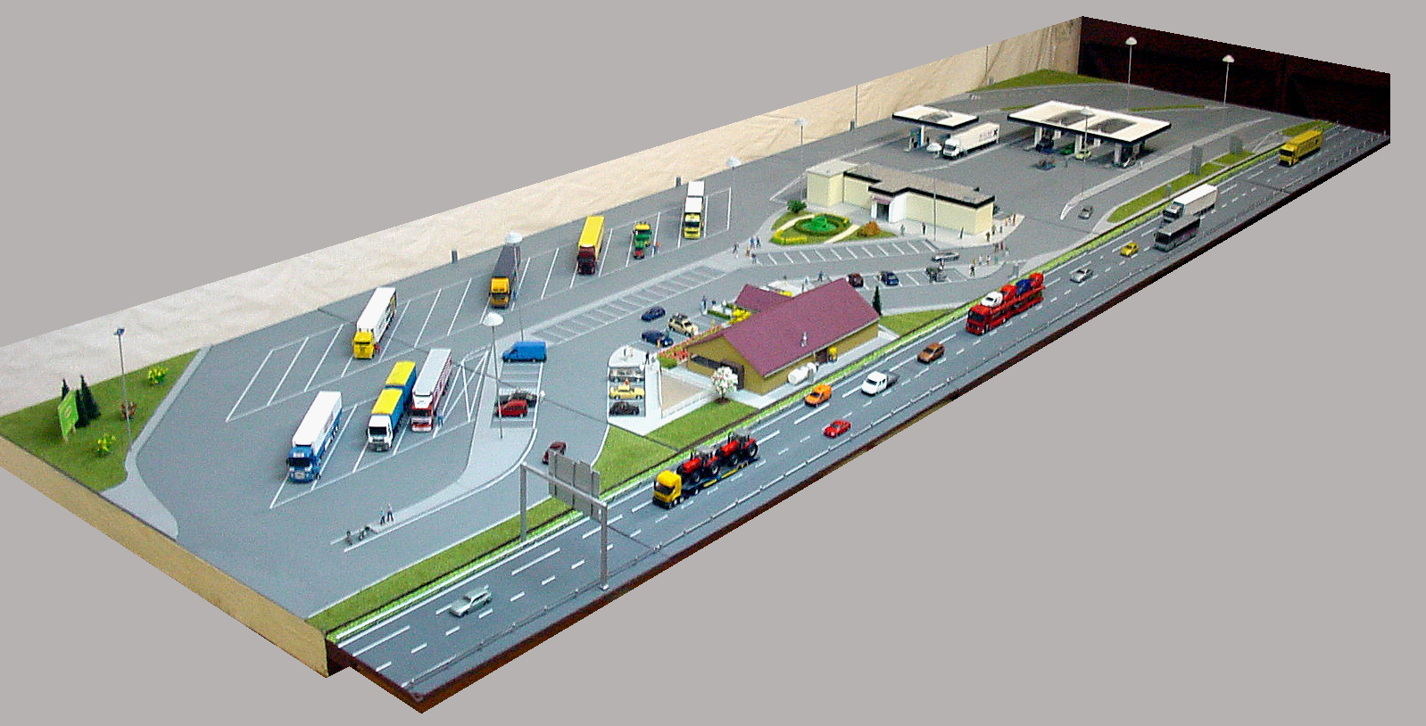 Aire de repot avec autoroute 2.jpg