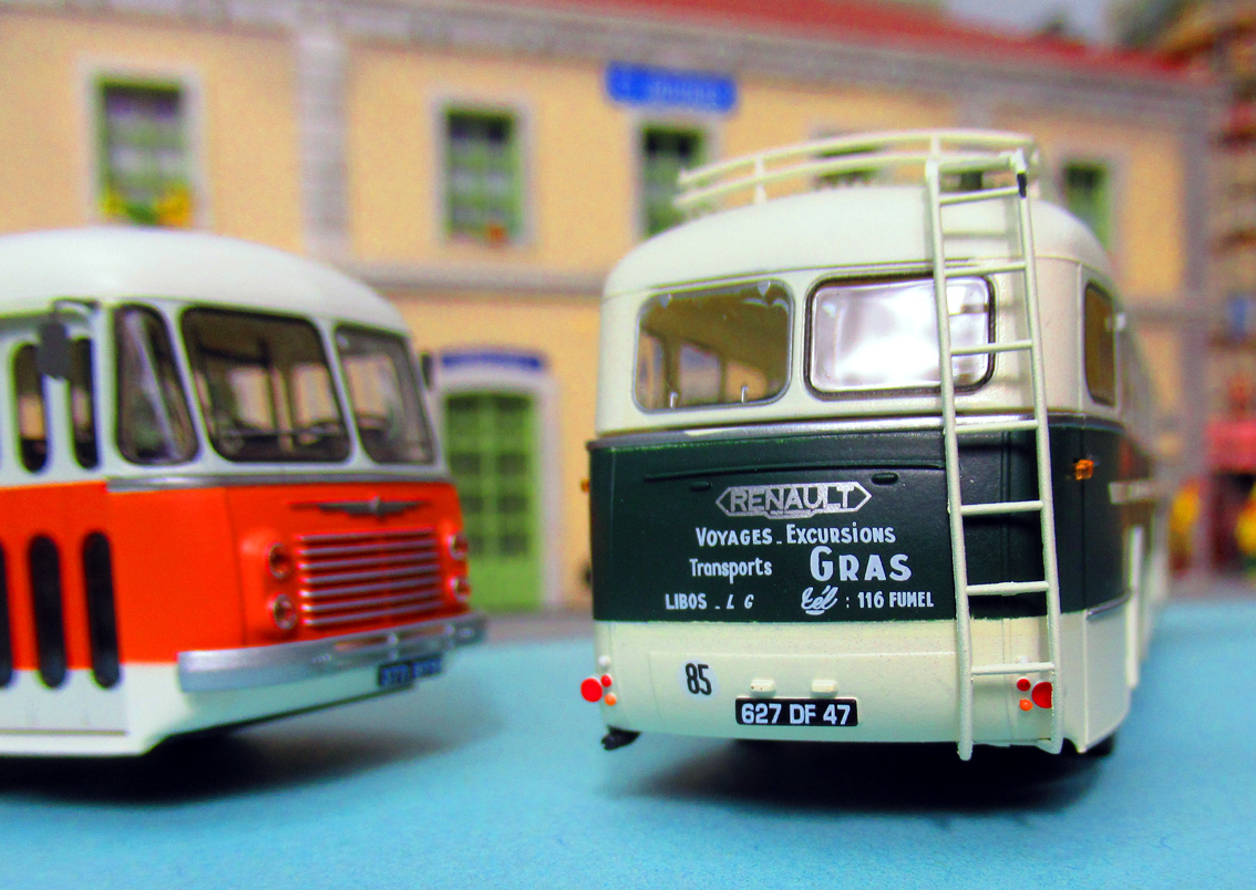 Oui, oui l'échelle est en plastique, j'en connais qui en photo-découpe sont moins belles, enfin plattes, ici en tube rond !