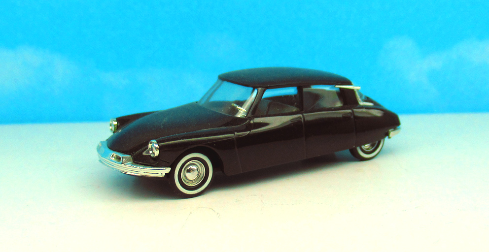 Maquette BUSCH avec hauteur réglable de la garde au sol