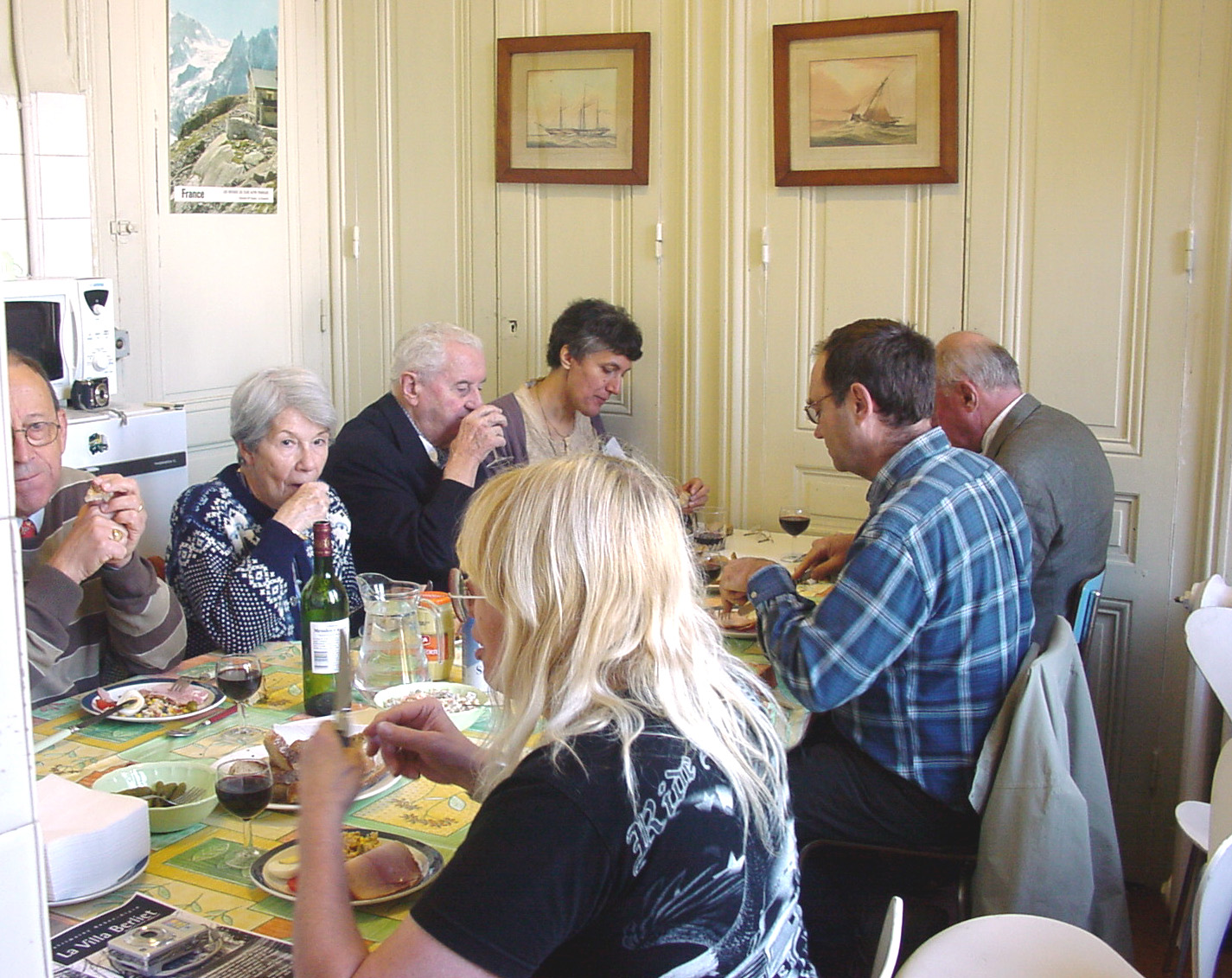 A table avec Mr Paul BERLIET... quel honneur ! Gégé ne dit pas un mot il est mystifié !
