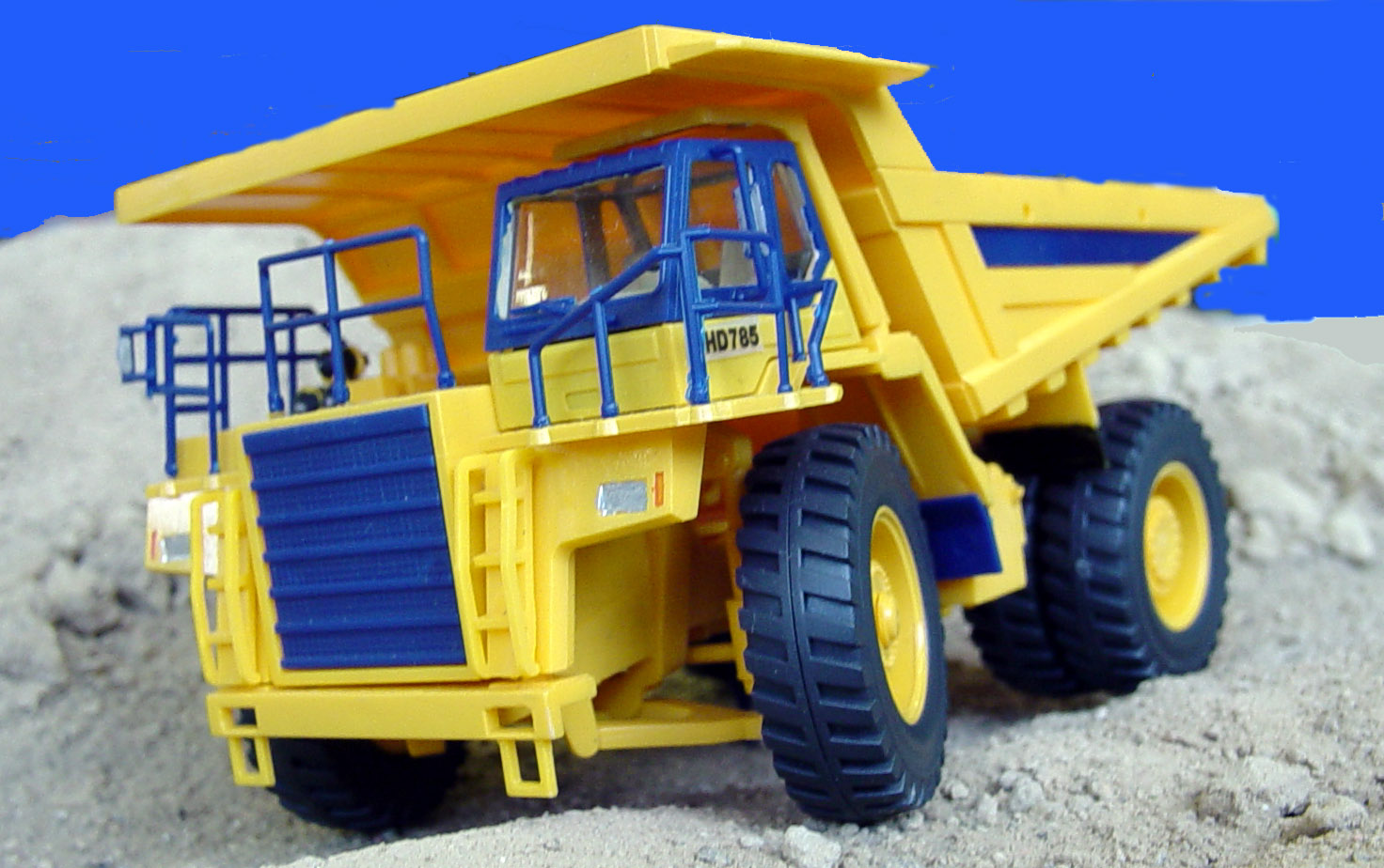 Dumper komak.jpg