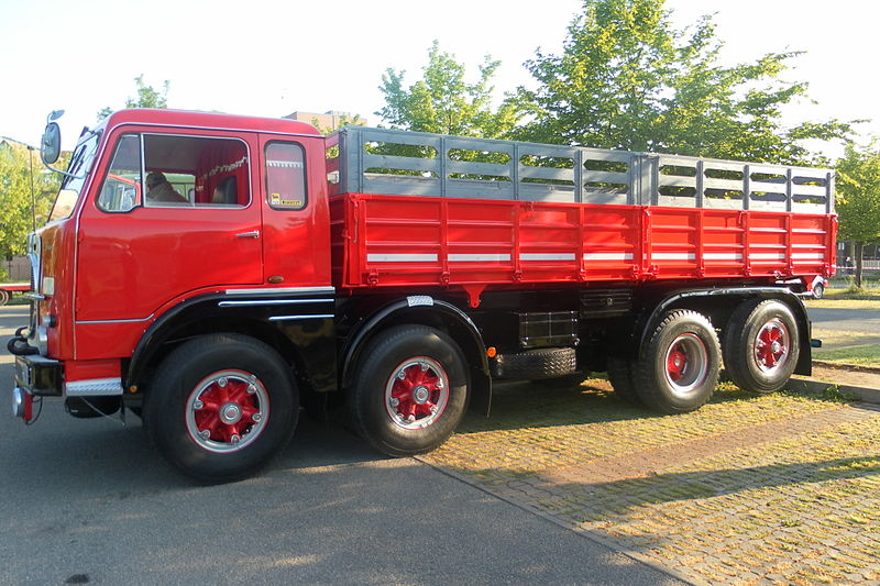 800px-Fiat_690_2.JPG