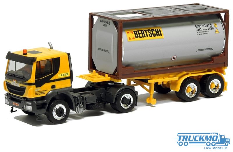 Herpa_Bertschi_Singapur_Iveco_Stralis_20ft_Tankcontainer_Auflieger_5108_Lkw-Modell_TRUCKMO.jpg