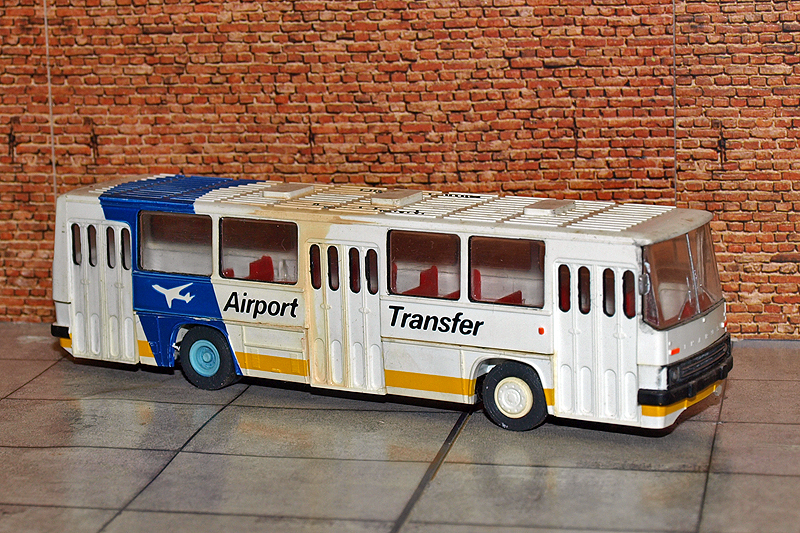 Malheureusement, le modèle s'est décoloré avec le temps.