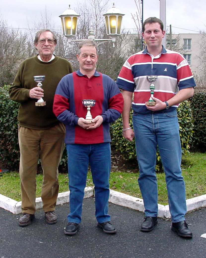 ....et Cricri est encore sur la photo !( à droite)et Mr Druhet ( à gauche) j'ai oublié le nom de la personne du milieu. Après cette A-G nous n'avons plus entendu parler d'elle, elle a été achetée, parait-il pour agrémenter un jardin.