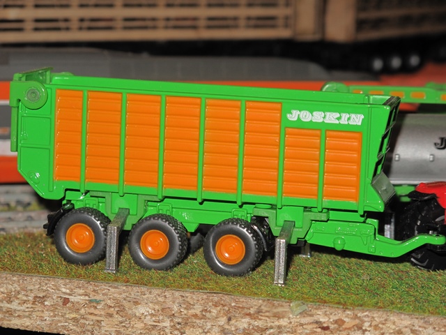 Joskin concept cargo ensilage.JPG