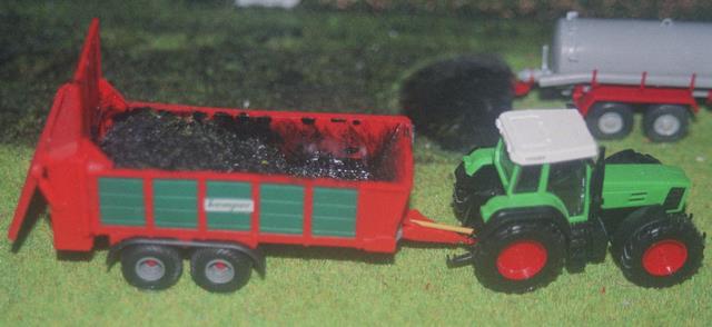 tracteur fendt favorit et èpandeur kemper.jpg