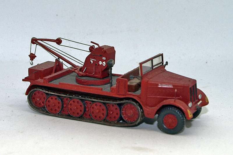 Camion-grue de 18 tonnes de la Wehrmacht, utilisé par les pompiers de Hambourg après la Seconde Guerre mondiale.