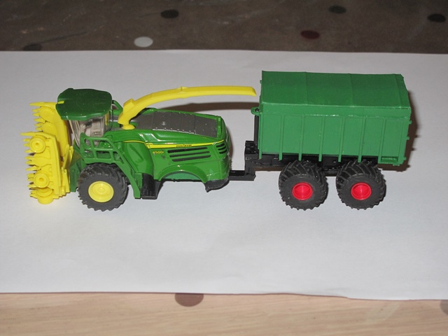 John Deere 8500I ensileuse porte contenaire.JPG