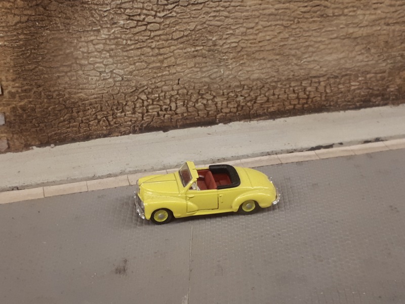203 jaune.jpg