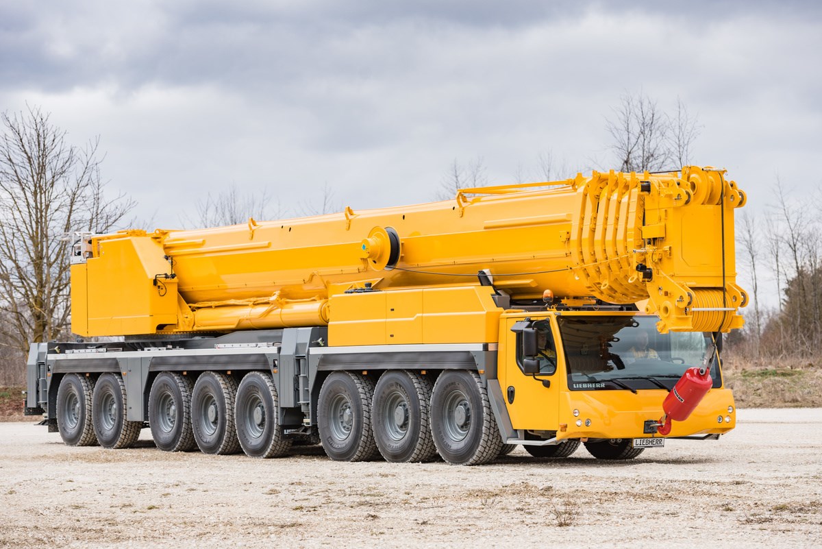 liebherr-ltm-1450-8.1-driving-position-front-right-landscape.jpg