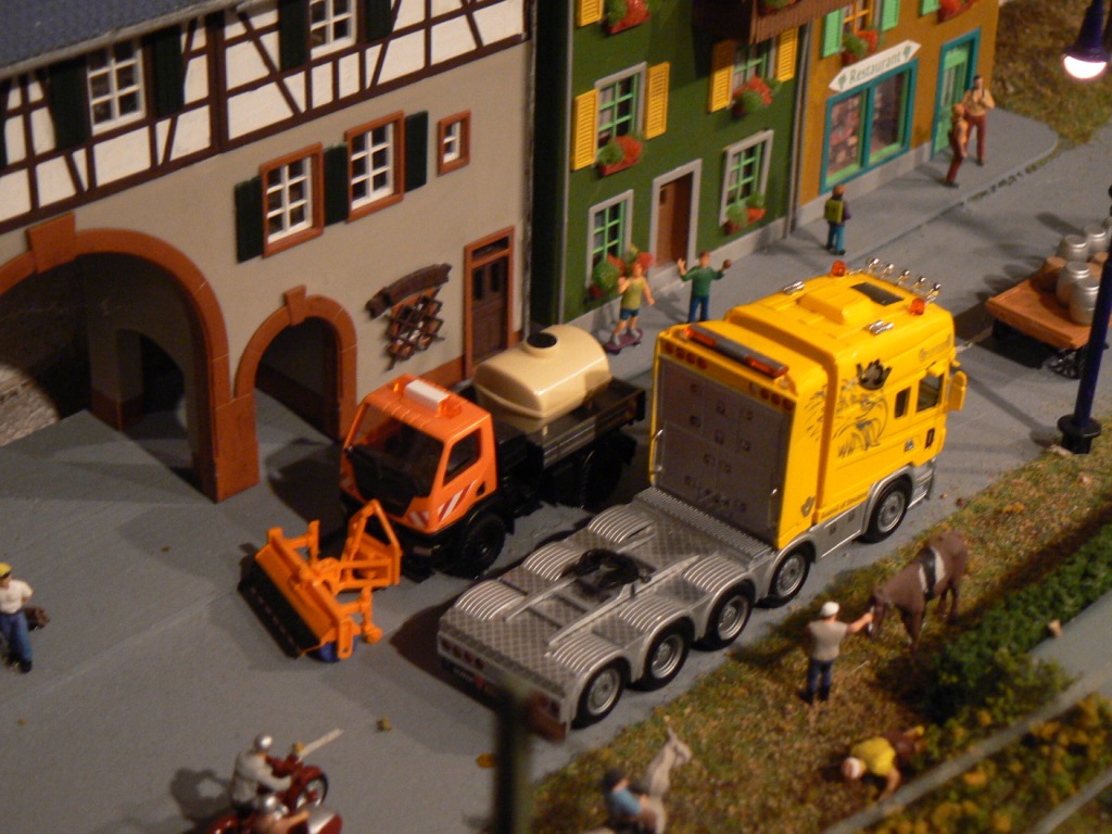 2002-5.JPG