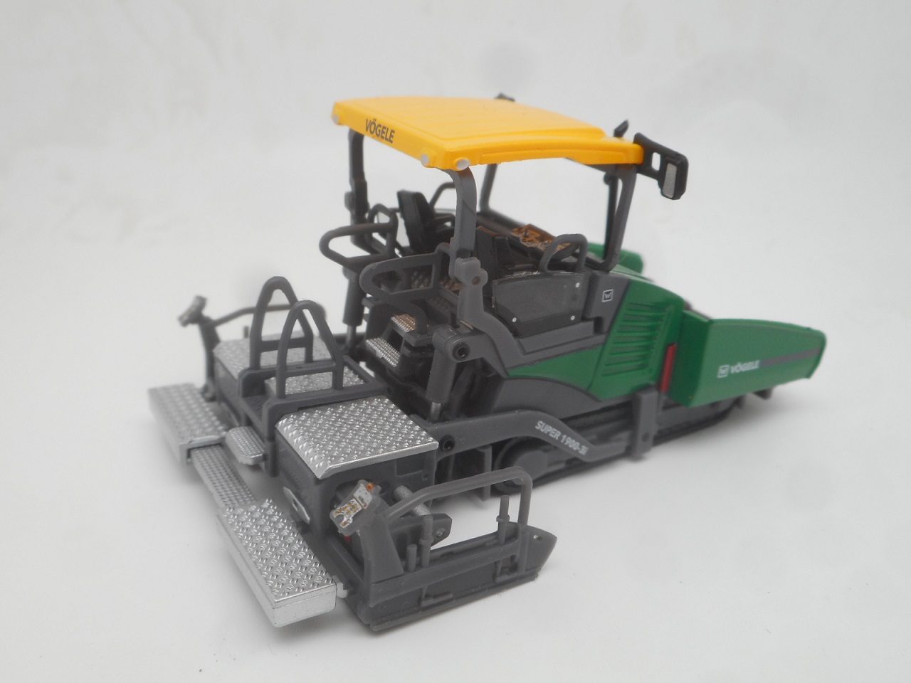 /quote
Bonne idée Jérôme
Allez Président à mettre de côté défi semaine St Valentin 2023 ça pourrait être top et amusant .
Re: Les minis de Fred21
Publié : mer. 16 févr. 2022 09:41
par Viking67
Au top cette mise en scène ! Il manque le Vögele...
Re: Les minis de Fred21
Publié : mer. 16 févr. 2022 12:31
par Fred21
Viking67 a écrit :Au top cette mise en scène ! Il manque le Vögele...
Normal il est arrivé avec un morceau manquant, donc il attend sagement dans la boite
Re: Les minis de Fred21
Publié : ven. 18 févr. 2022 11:51
par Viking67
Et bien ! J'espère que tu recevras prochainement ton modèle.
Re: Les minis de Fred21
Publié : dim. 20 févr. 2022 10:17
par Fred21
Viking67 a écrit :Et bien ! J'espère que tu recevras prochainement ton modèle.
Le voilà
![DSCN9953.JPG