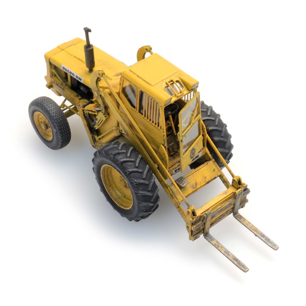 artitec-387482-volvo-lm-218-avec-fourche-a-palette.jpg