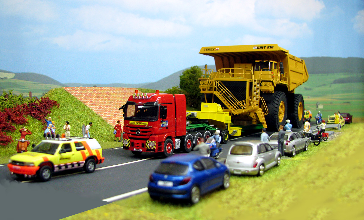 Magnifique colis que ce tombereau TEREX. Tracteur MERCEDES Actros M3 4165