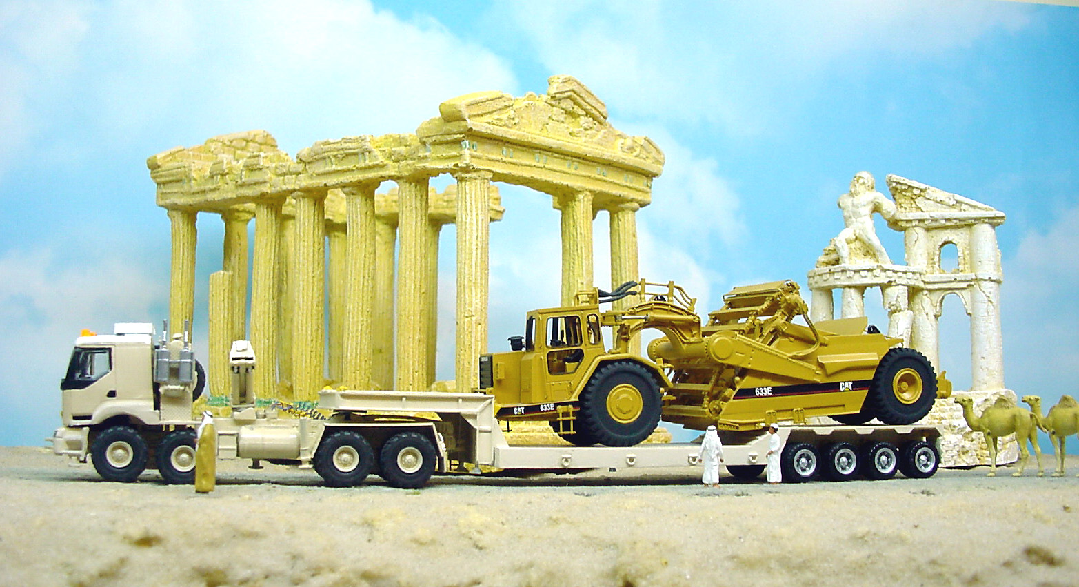 En Grèce avec le TITAN saharien, semi U.S, scraper CATERPILLAR 629