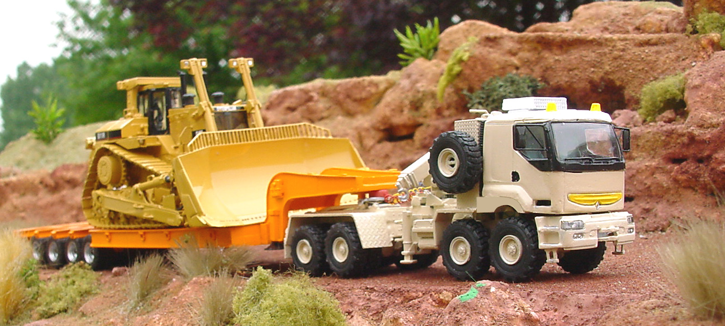 RENAULT n'a fourni que la cabine, le reste est du NICOLAS TITAN proposé par la SIMTREX branche "Sahara"