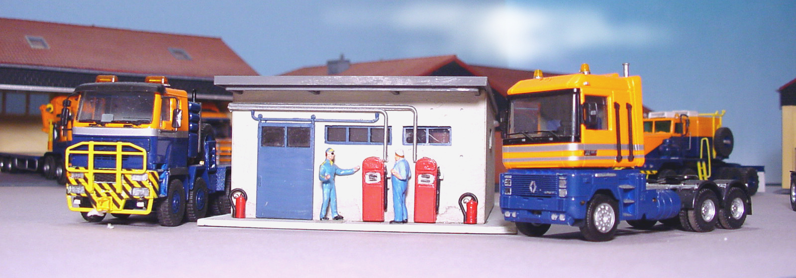 MTRE PILLET,LES MONSTRES ONT SOIF !.JPG