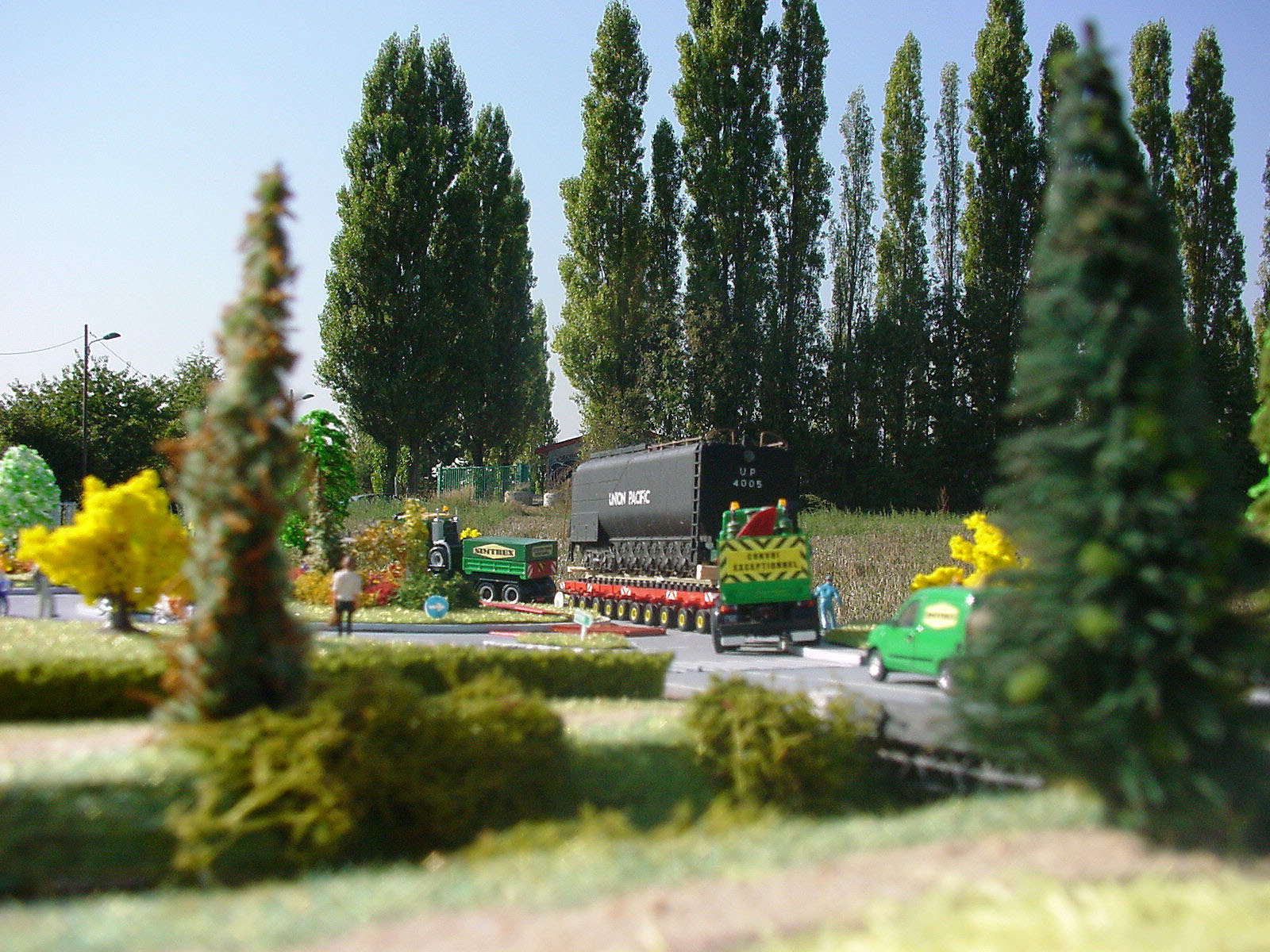 Plus facile pour le tender , le convoi est plus court.