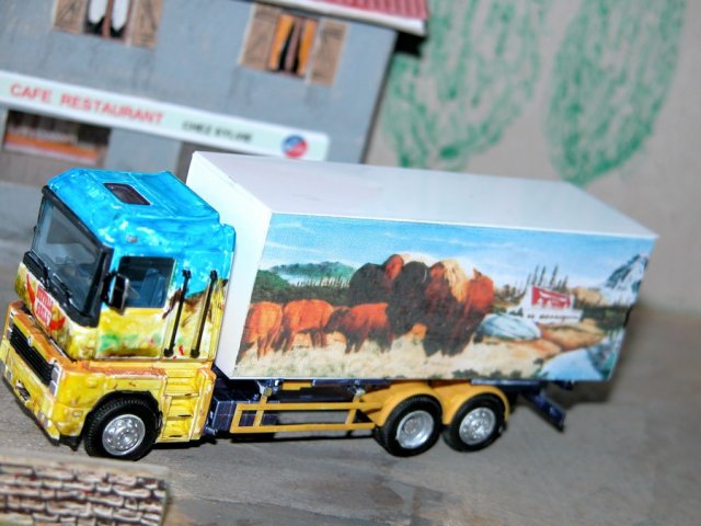 2246353711_1.jpg