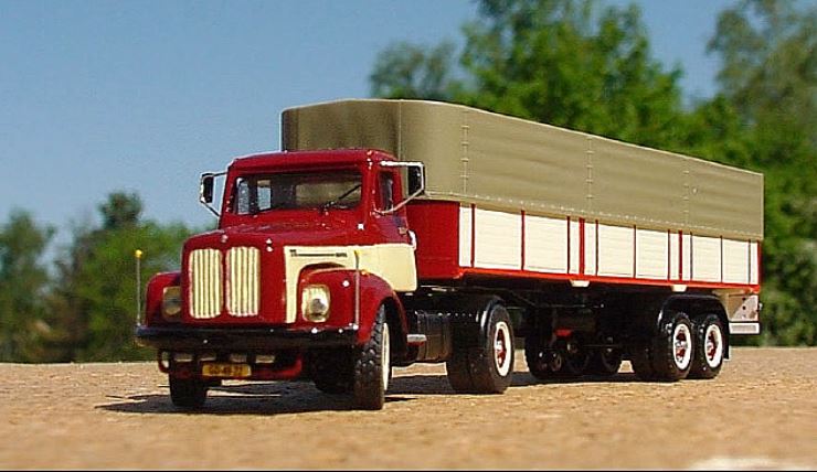 Un Scania repeint entièrement avec semi qui lui va bien