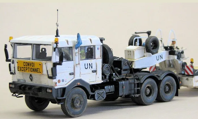 L'antenne au dessus du gyrophare me plait beaucoup..png