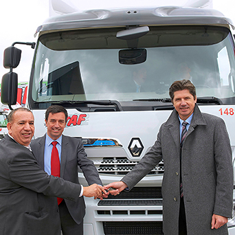 A l’extrême gauche, le grand patron de la STAF, Mr Kara MENDJEL