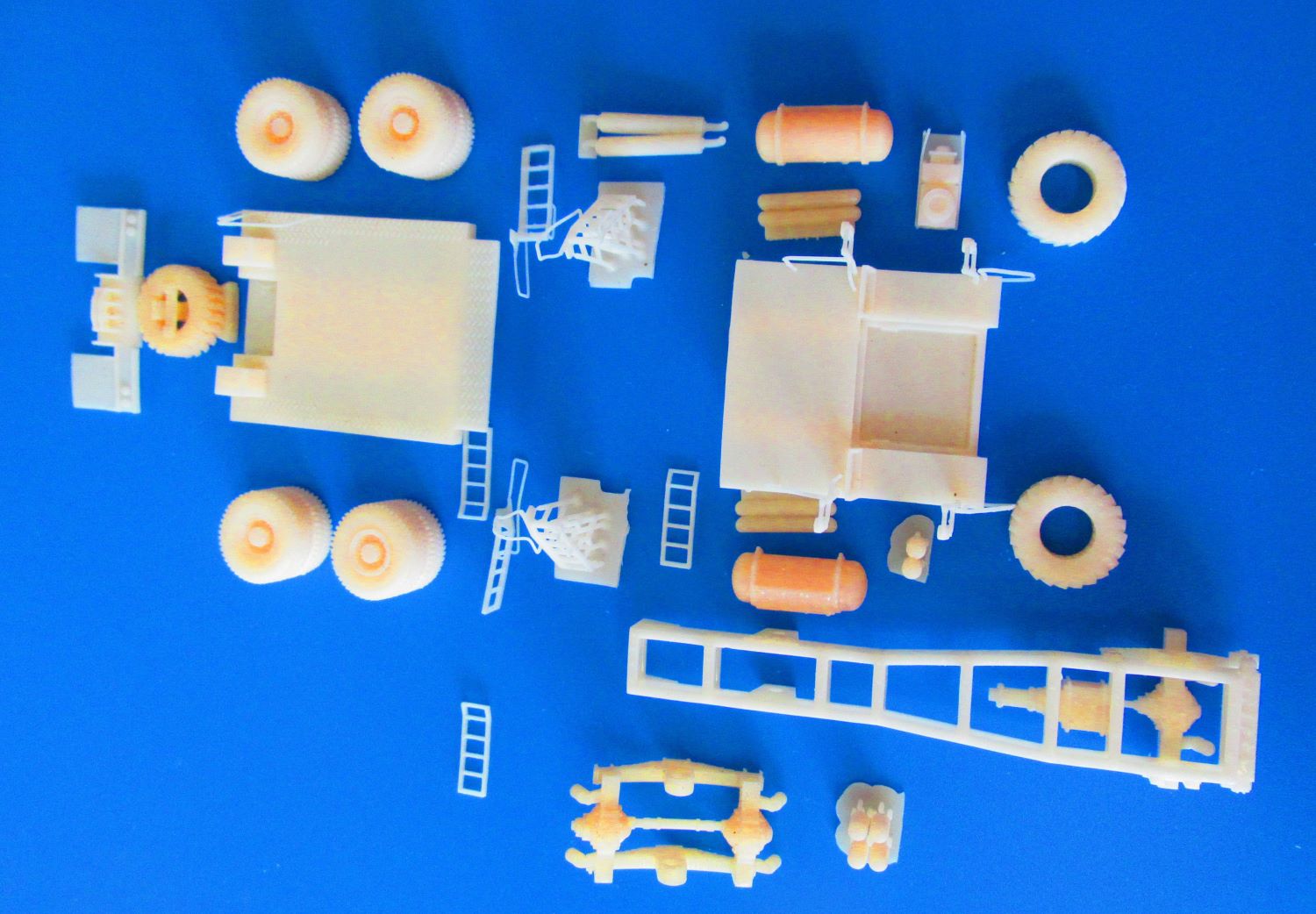 Pièces à peindre en noir