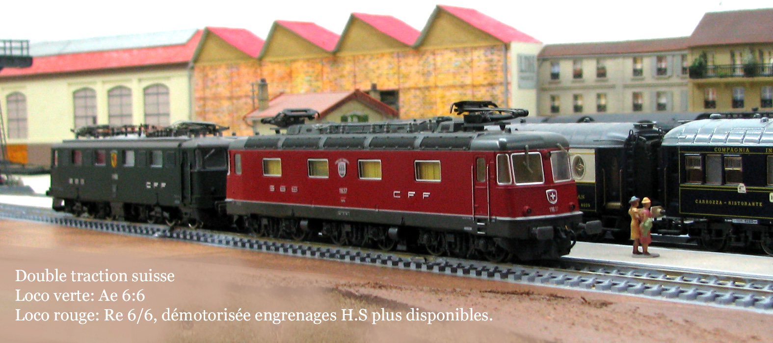Double traction suisse , la loco rouge et démotorisée (mécanique usée)
