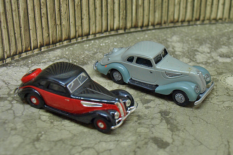 BMW 327 (Gris : praliné <br />Rouge/noir : Nouvelle décoration de Busch)