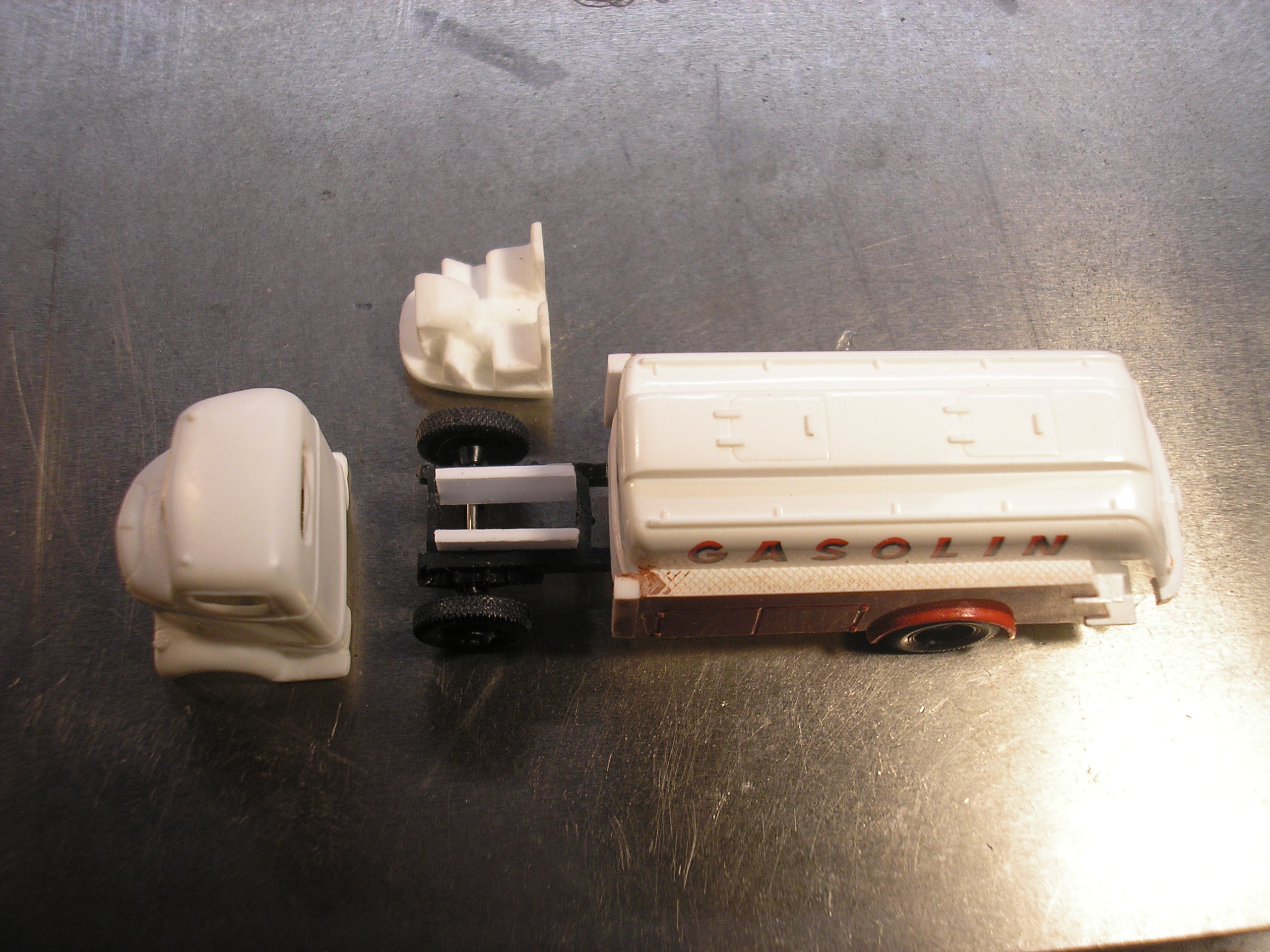 The resin cabin is from Sylvan Scale and the Tank body is from Wiking.....wheels were from adp model.