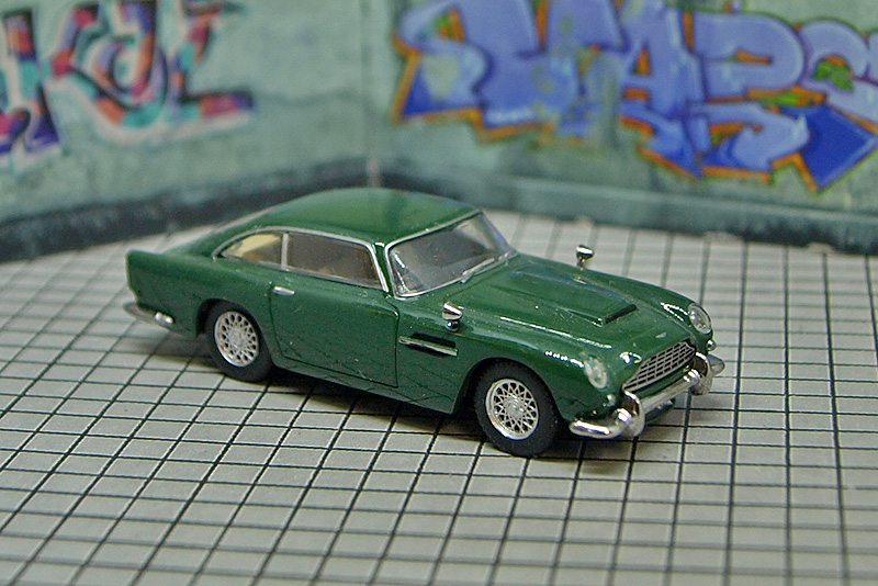Aston Martin DB 5 avec roues de Wiking