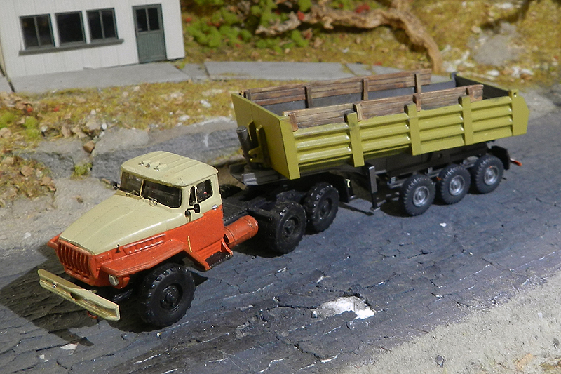 URAL 375 Tracteur de semi-remorque