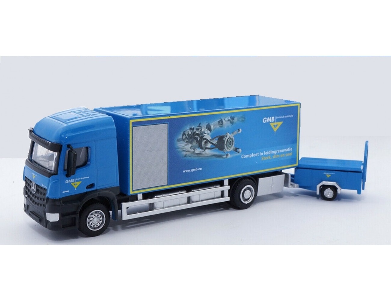 J'ai commandé aussi le camion atelier, indispensable pour les grosses interventions.