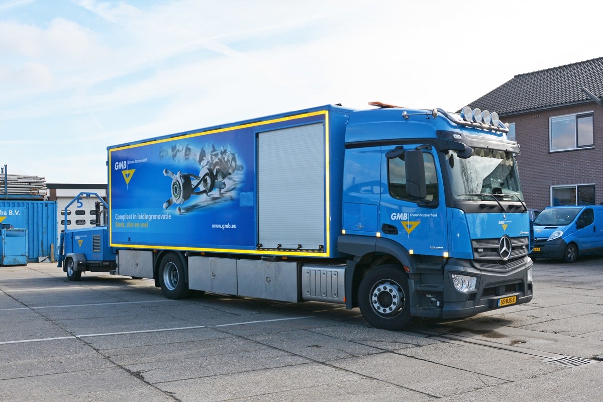gmb-mercedes-benz-actros-streamspace-4x2-box-truck-with-drawbar-trailer_2_.jpg
