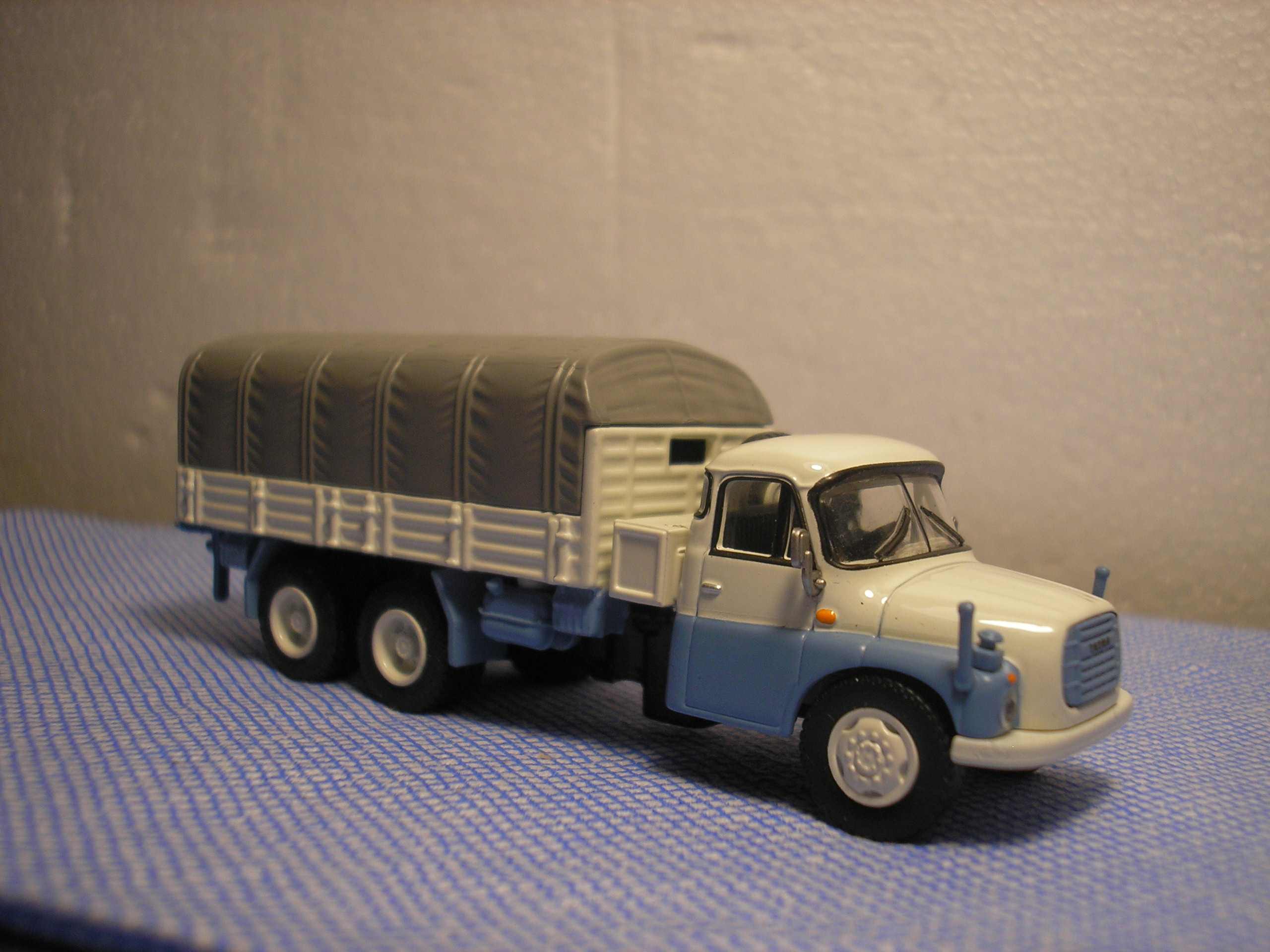 SCHUCO 1-87 Metal + Plastic Tatra T-148
