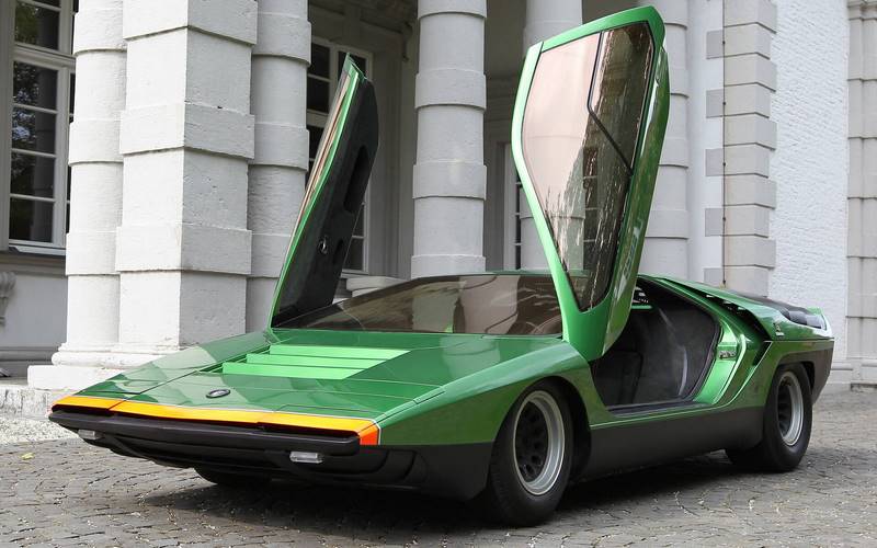 528736-alfa-romeo-carabo-en-ligne-droite-vers-le-futur (Copier).jpg