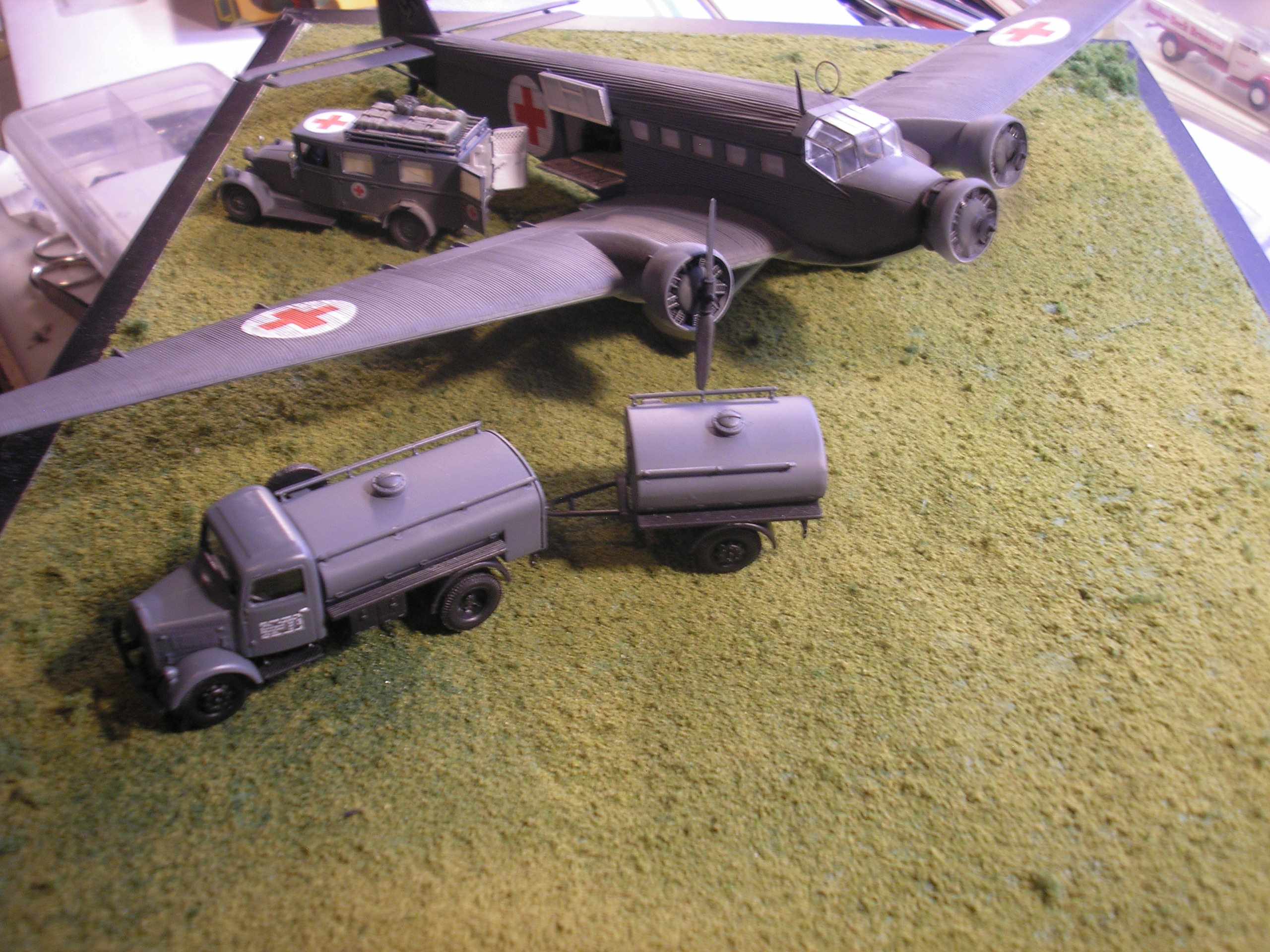 ROCO JU 52M, WSW Phanomen Granit 25H, adp M.B. 3000 Fuel Tamker &Trailer