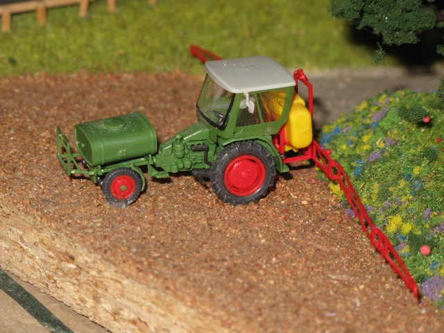 Fendt porte outil pulvérisateur.JPG