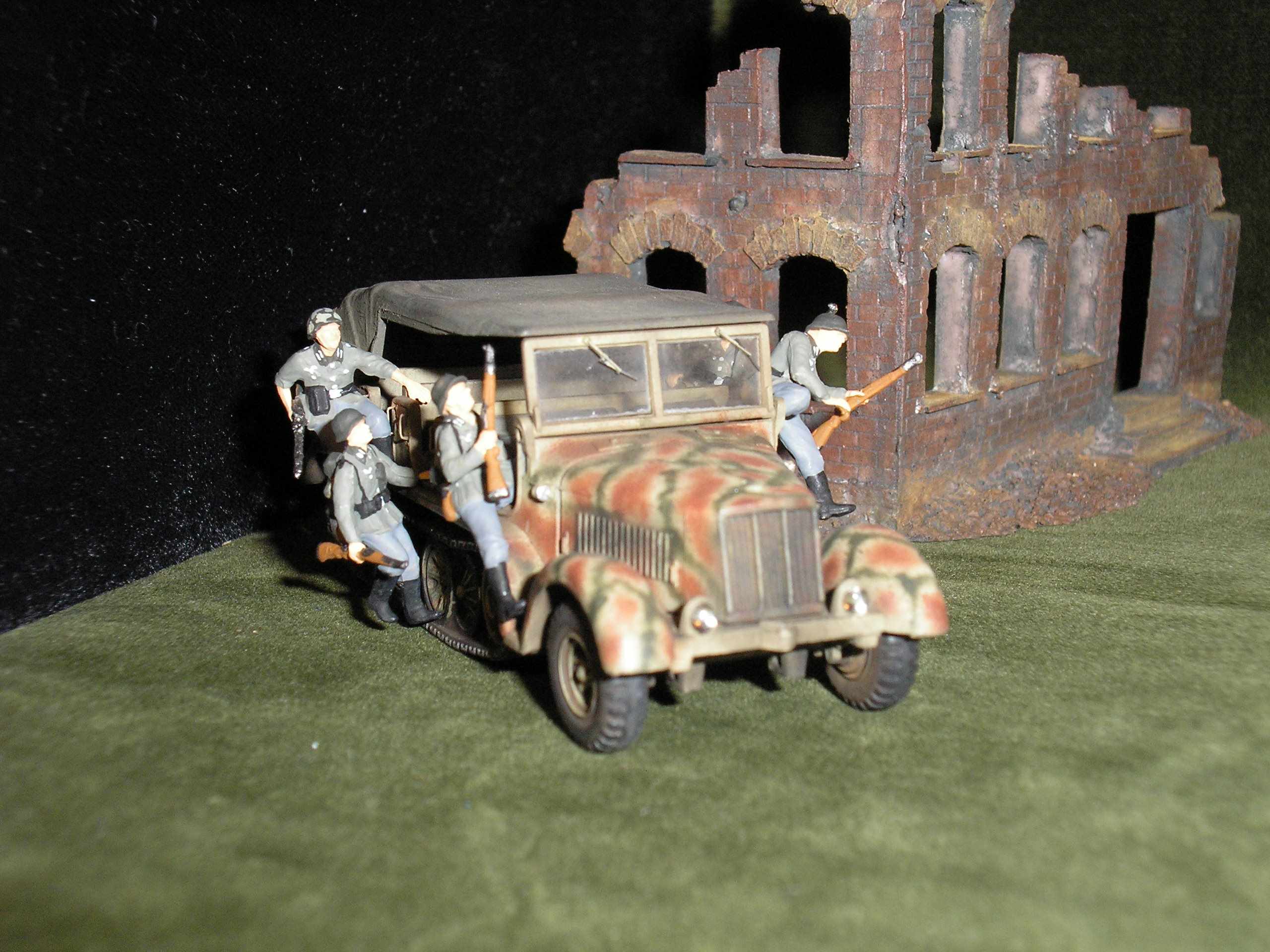 SdKfz.7 Artillery Tractor &quot;Dismount&quot;!! ROCO