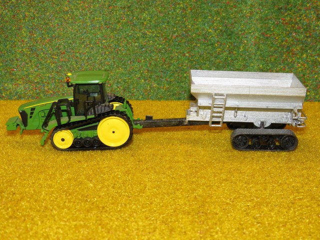 John Deere et épandeur à engrais  UM Unverfeth  .JPG