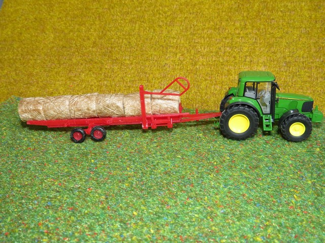 John Deere et ramasseur de round baller Highlin.JPG