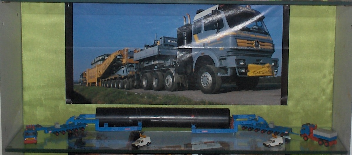 vitrine de maquettes 012.jpg