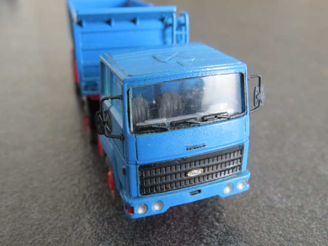 TRACTEUR ET REMORQUE PEINTS