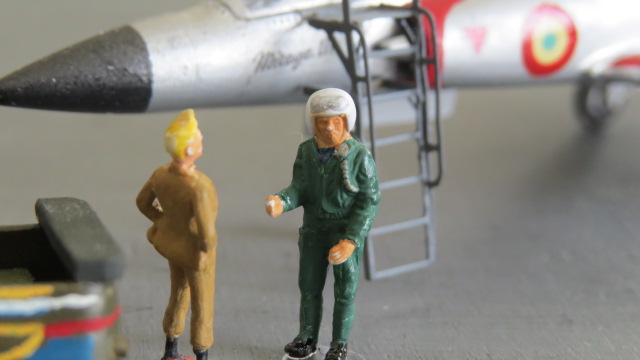 pilote bricolé avec un tronc au 72 et jambes au 87